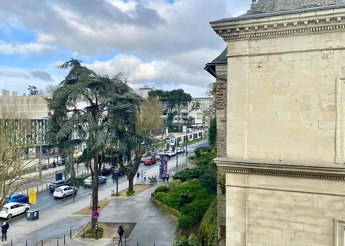 Grand Rénové Avec Goût Au Coeur D'angers, Centre Des Congrès * Angers